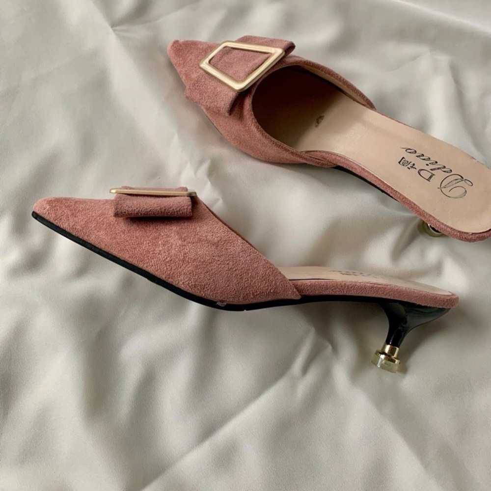 Pink Suede pointed toe Size 38 Low kitten heel slides with gold tone Buc…